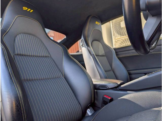 PORSCHE 911 2018 Image 31