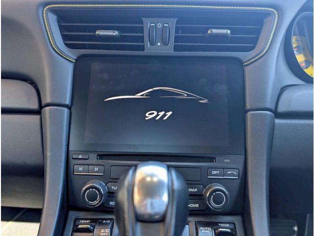 PORSCHE 911 2018 Image 31