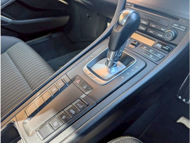 PORSCHE 911 2018 Image 31