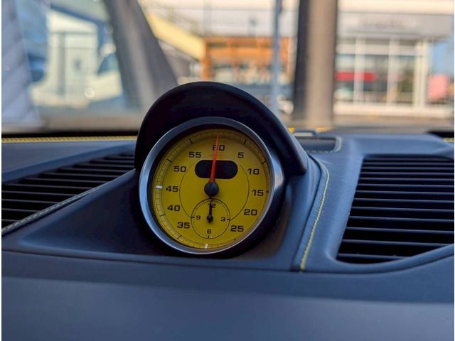 PORSCHE 911 2018 Image 31