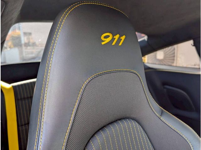 PORSCHE 911 2018 Image 31