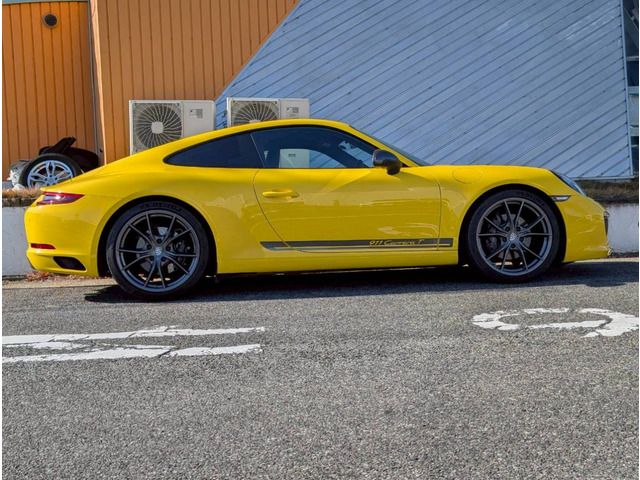 PORSCHE 911 2018 Image 31