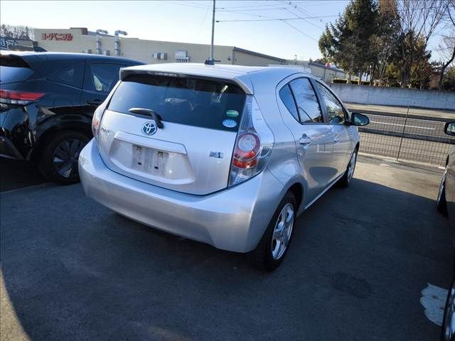 TOYOTA AQUA 2013 Image 31