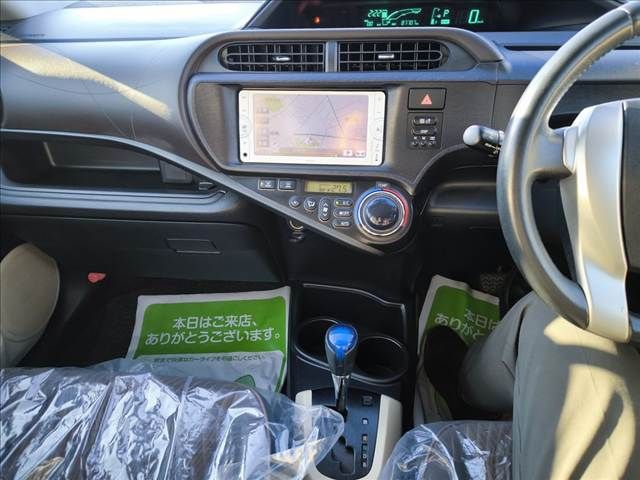 TOYOTA AQUA 2013 Image 31