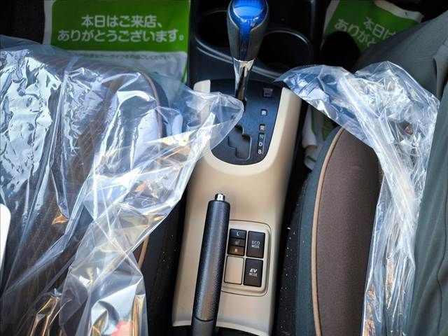 TOYOTA AQUA 2013 Image 31