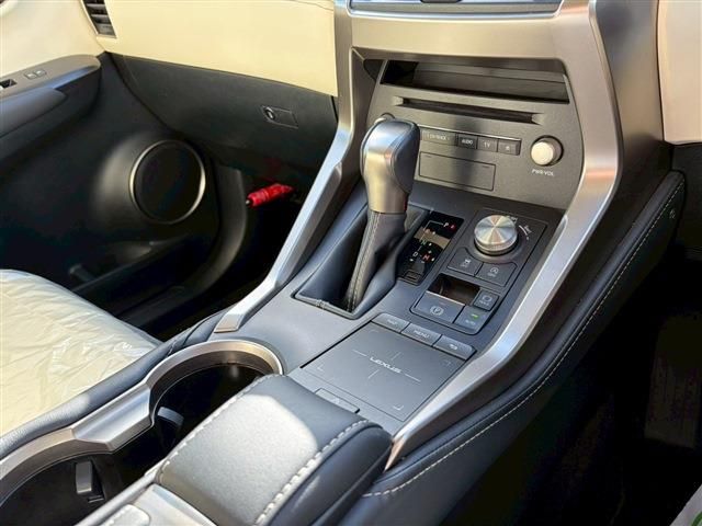 TOYOTA LEXUS NX300 2020 Image 31