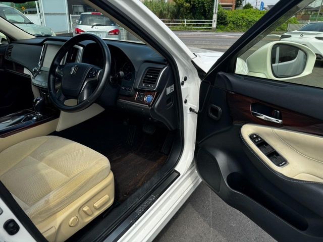 TOYOTA CROWN SEDAN HYBRID 2013 Image 31