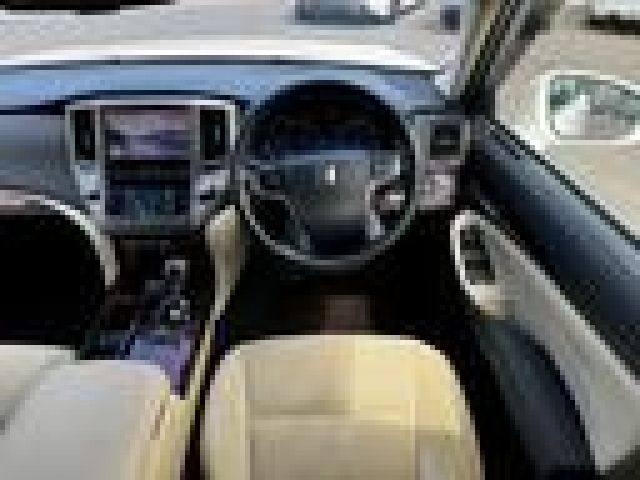 TOYOTA CROWN SEDAN HYBRID 2013 Image 31