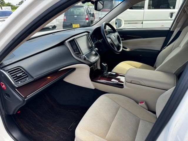 TOYOTA CROWN SEDAN HYBRID 2013 Image 31