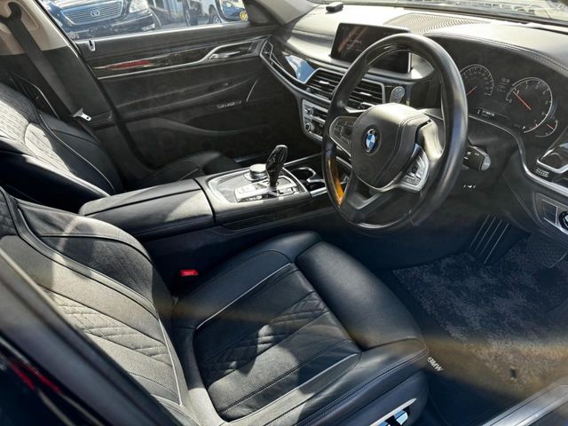 BMW 7SERIES 2016 Image 31