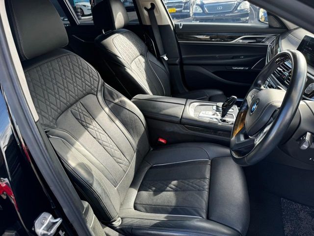 BMW 7SERIES 2016 Image 31