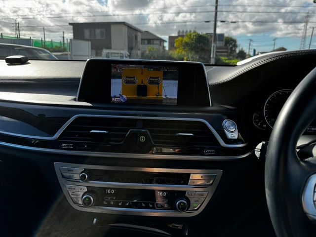 BMW 7SERIES 2016 Image 31