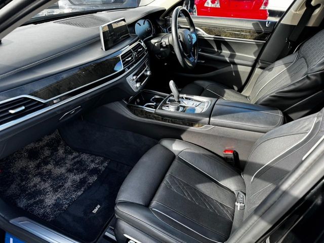 BMW 7SERIES 2016 Image 31