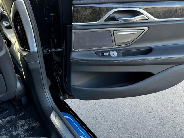 BMW 7SERIES 2016 Image 31