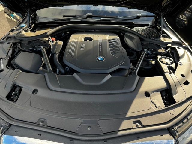 BMW 7SERIES 2016 Image 31