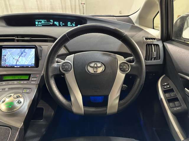TOYOTA PRIUS 2012 Image 31