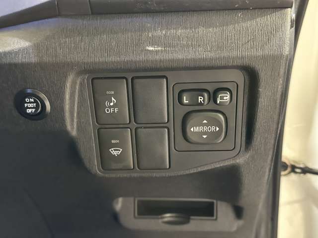 TOYOTA PRIUS 2012 Image 31