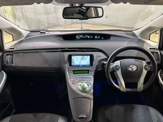 TOYOTA PRIUS 2012 Image 31