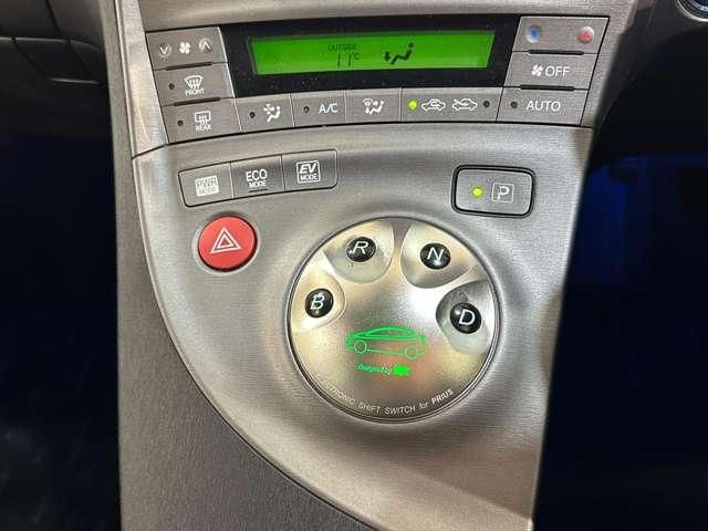 TOYOTA PRIUS 2012 Image 31