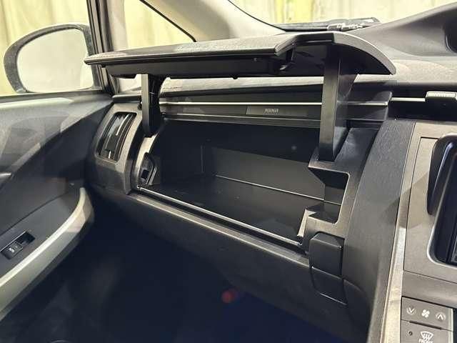 TOYOTA PRIUS 2012 Image 31