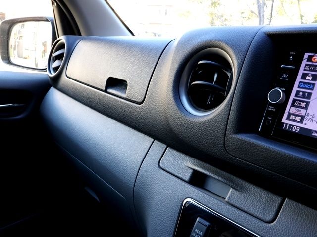 NISSAN NV350 CARAVAN 2019 Image 31