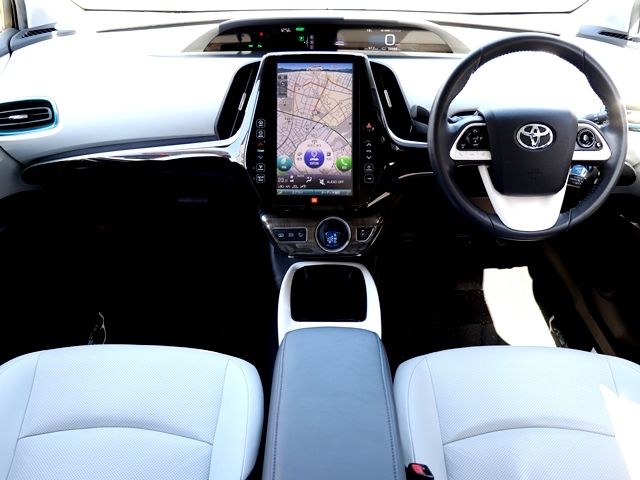 TOYOTA PRIUS PHV 2017 Image 31