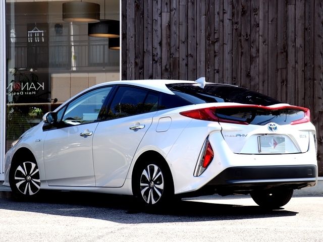 TOYOTA PRIUS PHV 2017 Image 31
