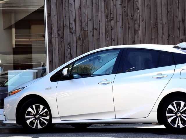 TOYOTA PRIUS PHV 2017 Image 31