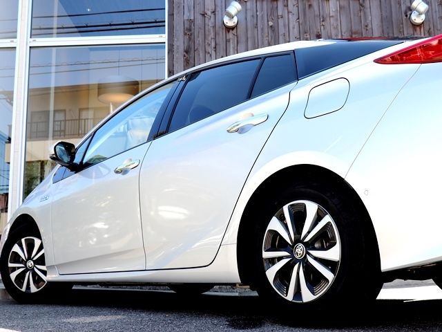 TOYOTA PRIUS PHV 2017 Image 31