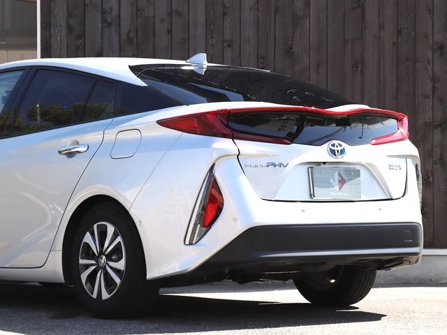 TOYOTA PRIUS PHV 2017 Image 31