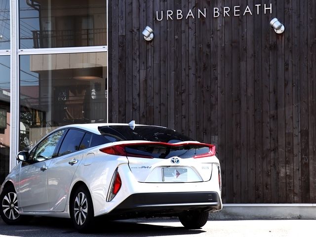 TOYOTA PRIUS PHV 2017 Image 31