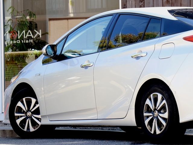 TOYOTA PRIUS PHV 2017 Image 31