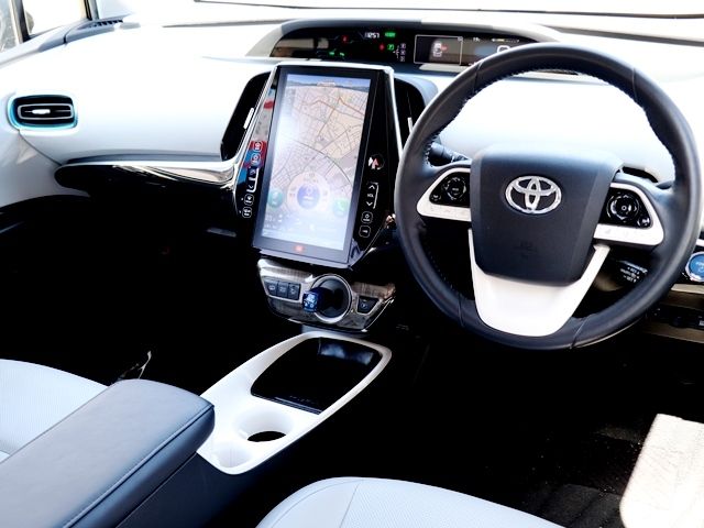 TOYOTA PRIUS PHV 2017 Image 31
