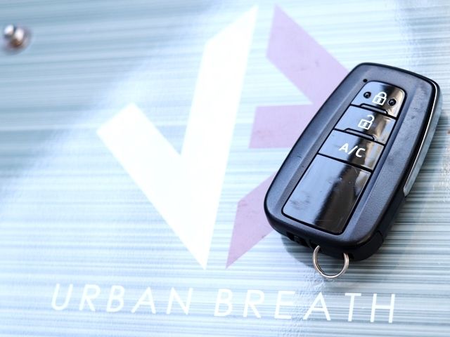 TOYOTA PRIUS PHV 2017 Image 31