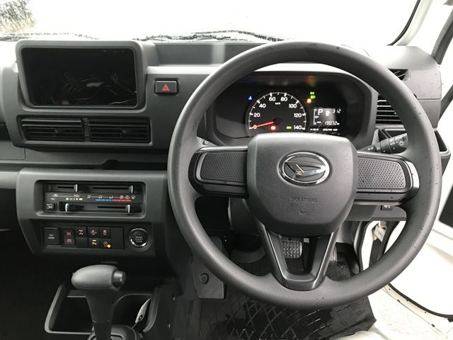 DAIHATSU HIJET TRUCK 4WD 2022 Image 31