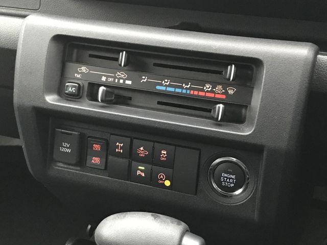 DAIHATSU HIJET TRUCK 4WD 2022 Image 31