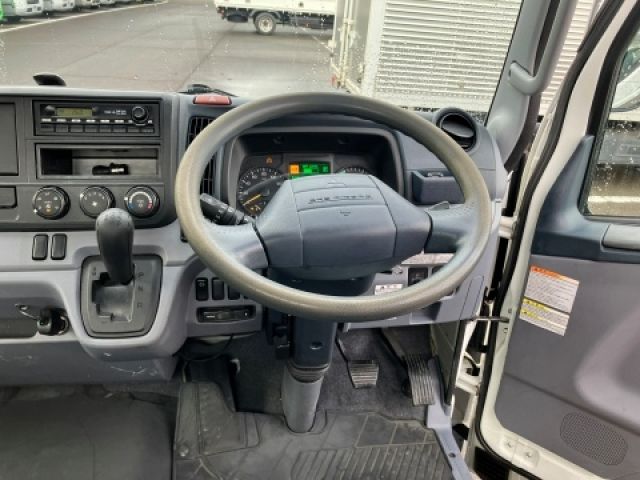 MITSUBISHI CANTER 2011 Image 31