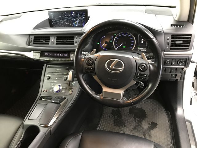 TOYOTA LEXUS CT200H 2018 Image 31