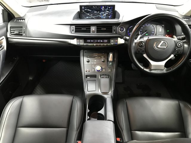 TOYOTA LEXUS CT200H 2018 Image 31