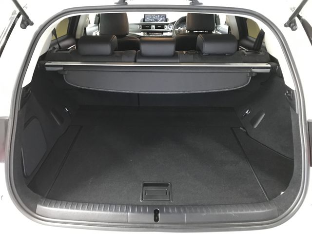 TOYOTA LEXUS CT200H 2018 Image 31