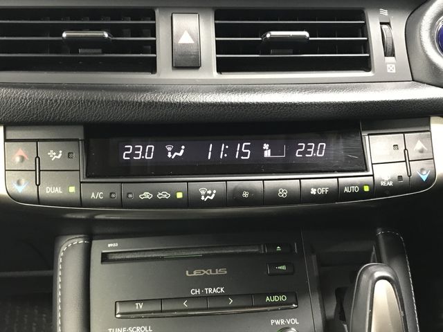 TOYOTA LEXUS CT200H 2018 Image 31