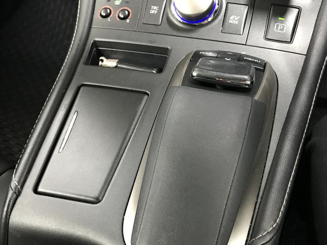 TOYOTA LEXUS CT200H 2018 Image 31