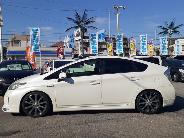 TOYOTA PRIUS 2014 Image 31