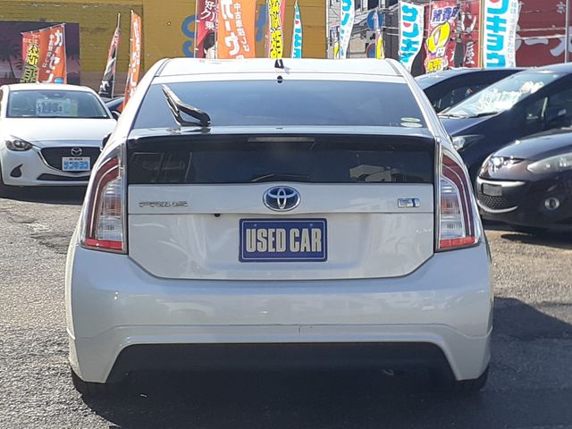 TOYOTA PRIUS 2014 Image 31