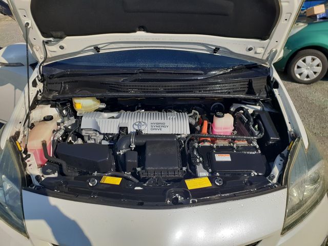 TOYOTA PRIUS 2014 Image 31