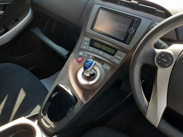 TOYOTA PRIUS 2014 Image 31