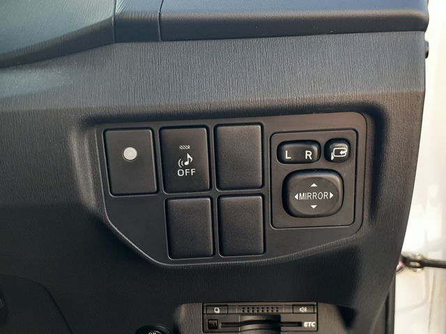 TOYOTA PRIUS 2014 Image 31