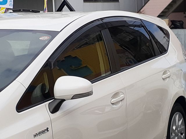 TOYOTA PRIUS ALPHA 2012 Image 31