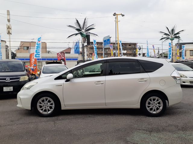 TOYOTA PRIUS ALPHA 2012 Image 31