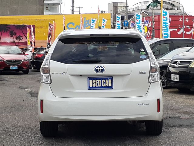 TOYOTA PRIUS ALPHA 2012 Image 31